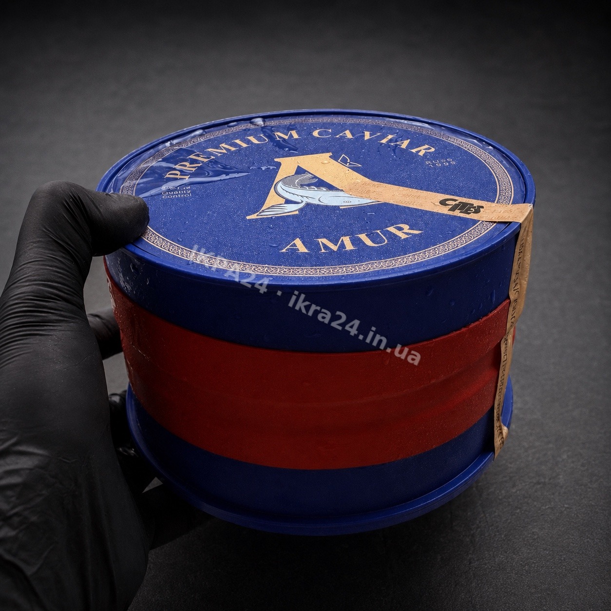 Велика заводська упаковка ікри AMUR 1 734 г збоку.
